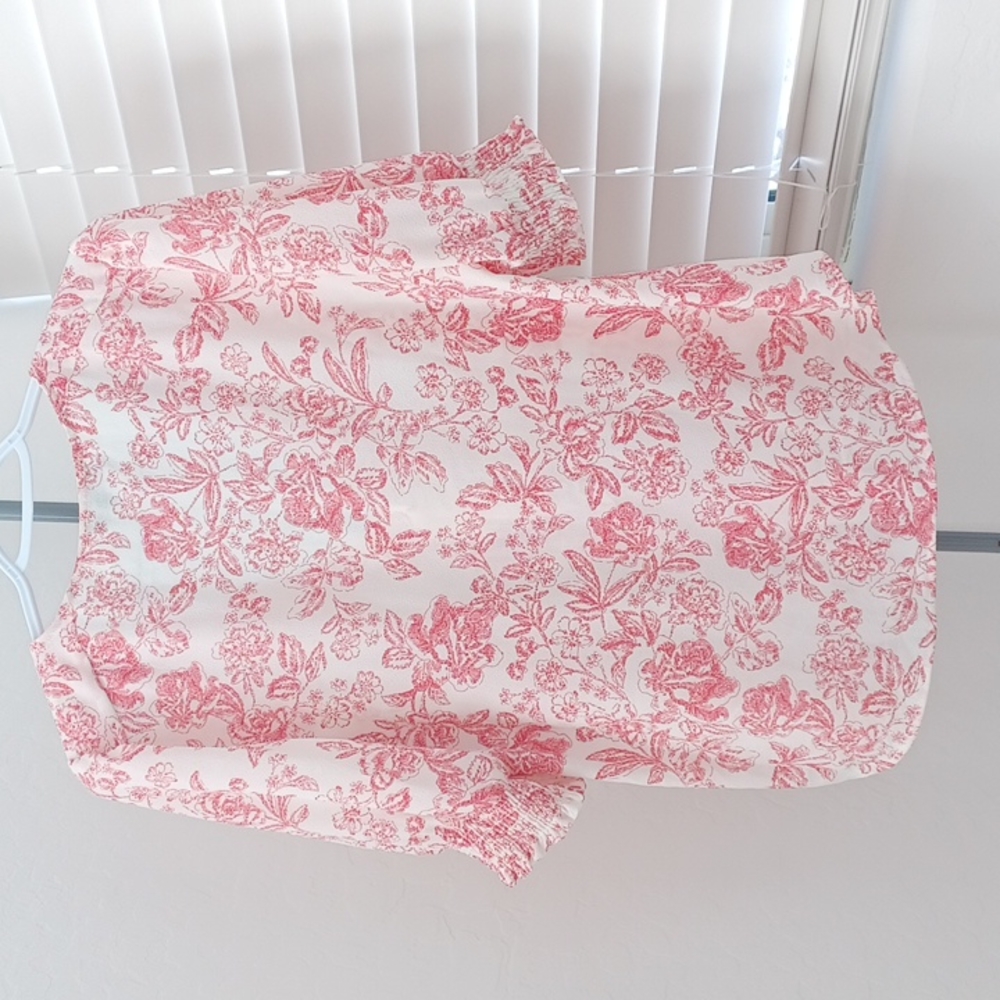 1. State Floral Blouse - Picture 6 of 8
